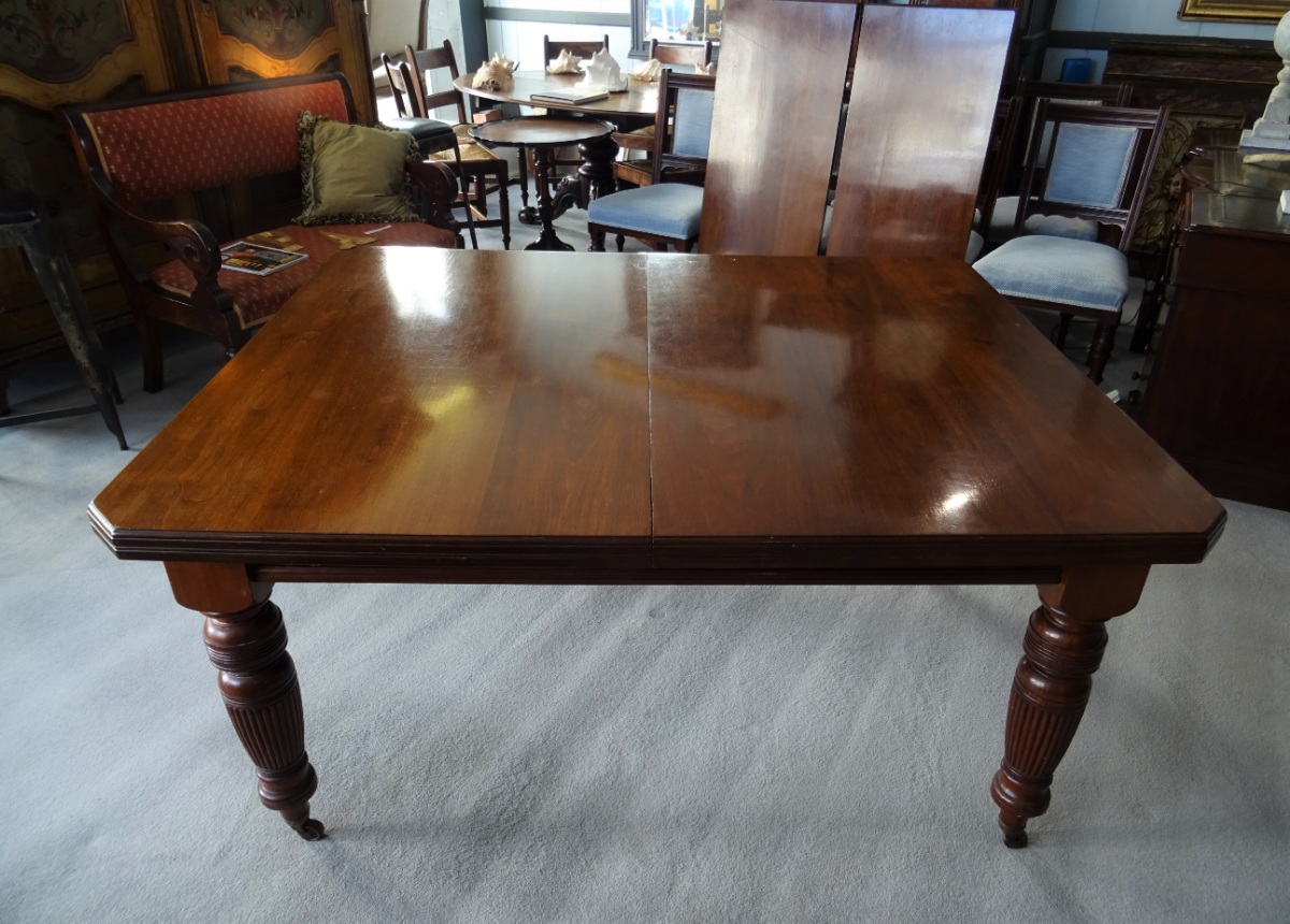 A Large Victorian Extending Wind out Walnut Dining Table (4).JPG